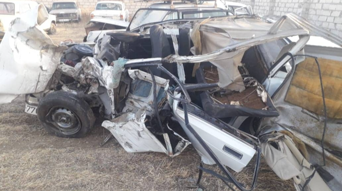 Yük maşını “VAZ”la toqquşdu  - Daha bir ölüm