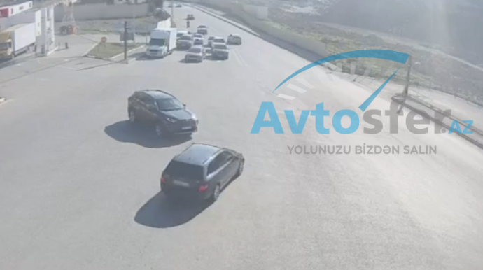 В Баку "Toyota" врезался в Mercedes — ВИДЕО 