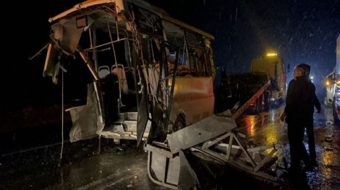 Türkiyədə avtobus, mikroavtobus və karavan toqquşdu, çox sayda yaralı var   - FOTO