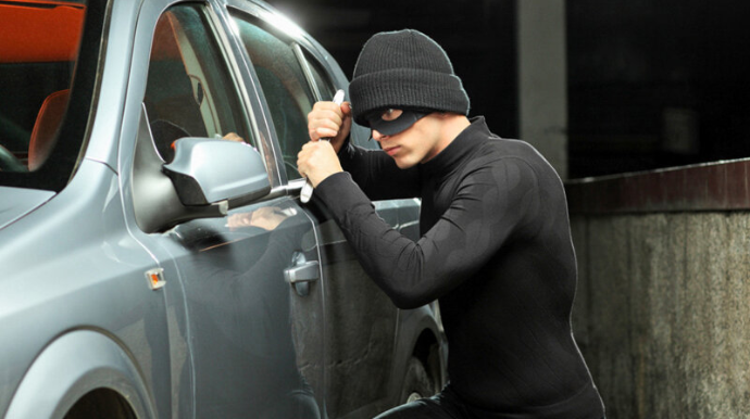 Bakıda xanım sahibkarın BMW-sindən oğurluq: Külli miqdarda pul və qızıllar... 