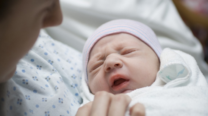 Azərbaycanda yeniyetmə qız ana oldu, polis işə qarışdı