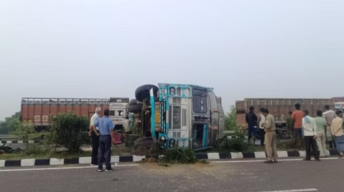 Hindistanda avtobus  qəzası baş verdi: 18 nəfər öldü 