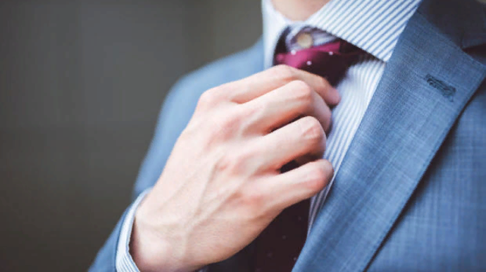 Azərbaycanda nazir aparıcıya vəzifə verdi   - FOTO