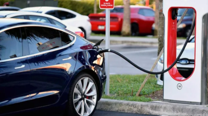 Azərbaycanda hibrid və elektrik avtomobillərin sayı 20-30 dəfə artıb 