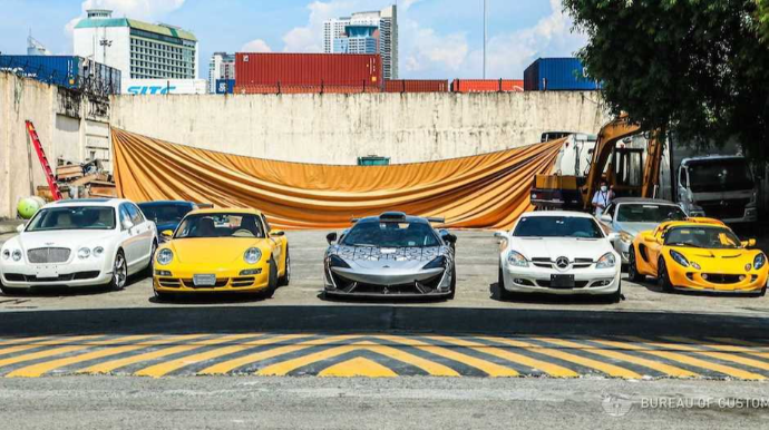 Gömrük orqanları nadir tapılan "McLaren 620R"  modelini məhv etdi  - FOTO - VİDEO