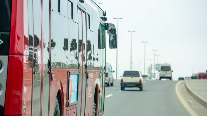 Azərbaycanda avtomobil nəqliyyatı ilə yük və sərnişin daşınması artıb