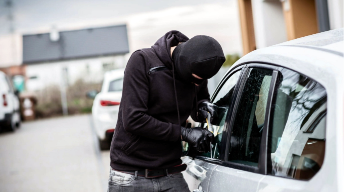 Задержан подозреваемый в угоне автомобиля в Бинагадинском районе 