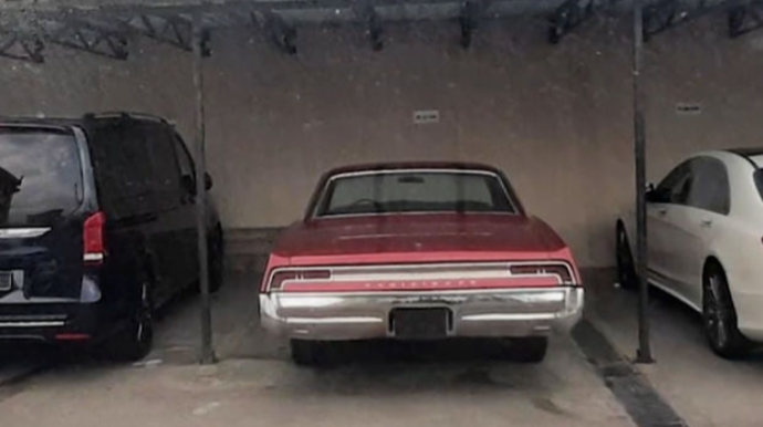 Vasif Talıbov retro maşınlarını villasından təcili daşıtdırdı - VİDEO