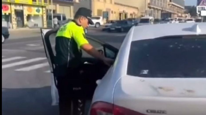 Yol polisi əməkdaşları halı pisləşən xanım sürücüyə yardım etdilər  - VİDEO