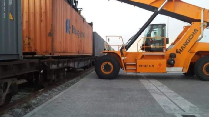 Bakı Limanı Çindən gələn növbəti yük karvanını Türkiyəyə yola saldı - FOTO 