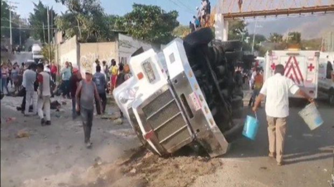 Meksikada yük maşını aşdı:  10 nəfər öldü, 15 nəfər yaralandı