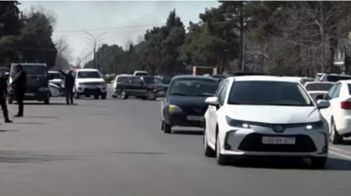 Yüz min nəfərin avtobus PROBLEMİ - Taksidən istifadə edirik - VİDEO