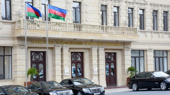 Konstitusiya Məhkəməsi məcburi əmək müqaviləsi ilə bağlı qərar qəbul etdi