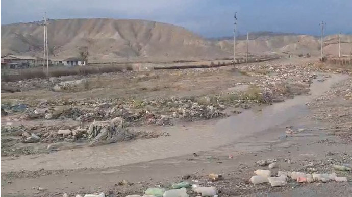 Göyçayda sel zibil poliqonunu yudu, kəndi zibil bürüdü   - VİDEO