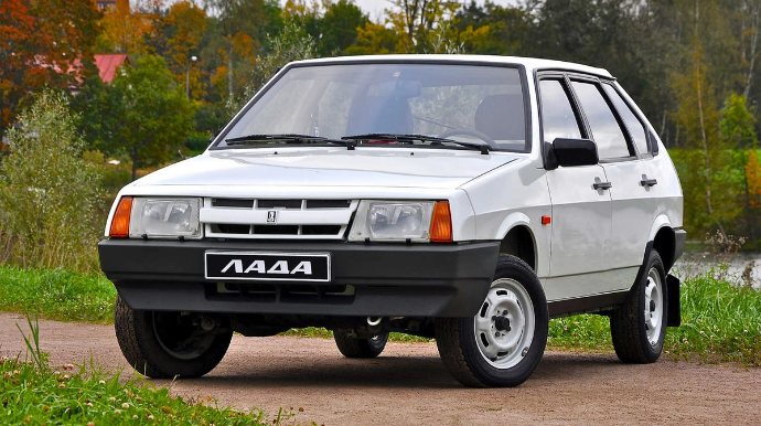 В салоне никто не сидел: в России продают ВАЗ-2109 без пробега за 15 млн рублей
