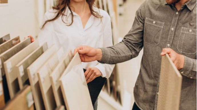 Mağazada satıcıya qışqıran müştəri - 150 manat cərimə edildi 