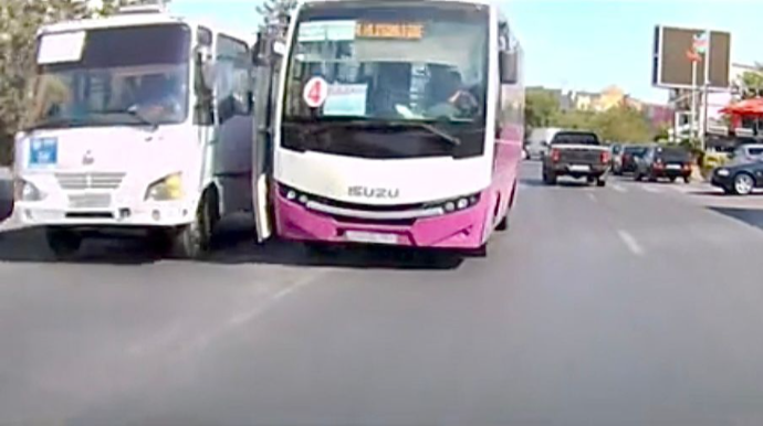 Sumqayıtda yarışan avtobus sürücüsü qəza törətməkdən son anda xilas oldu   - VİDEO