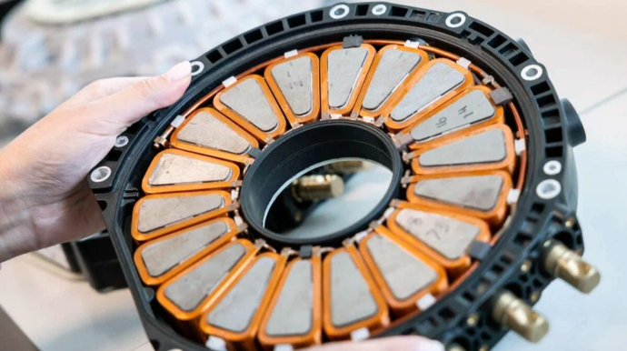 Rekord gücə malik elektrik mühərrik - Çəkisi 13.1 kiloqramdır və 748 at gücünə malikdir 