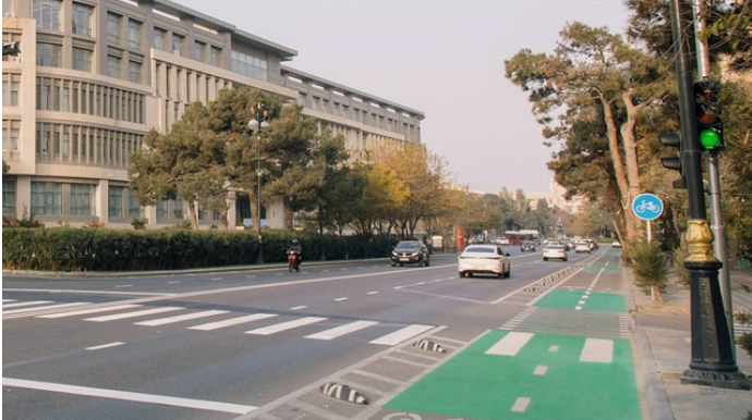 Parlament prospektində yeni piyada keçidi istifadəyə verilib - FOTO 