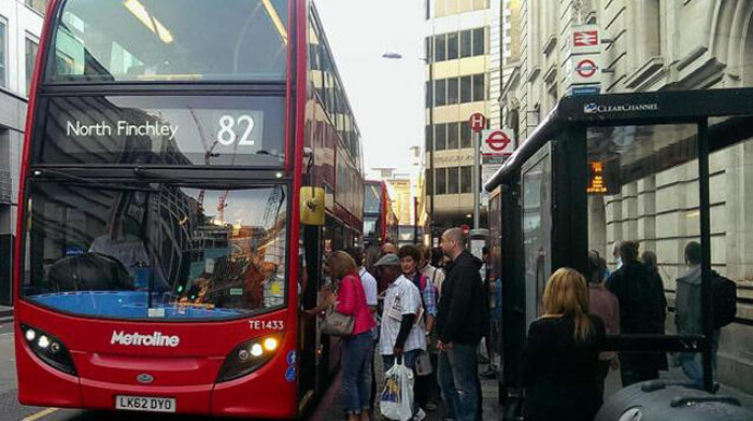 Bu ölkədə yaşı 22-dən aşağı olanlar avtobusa pul ödəməyəcək 
