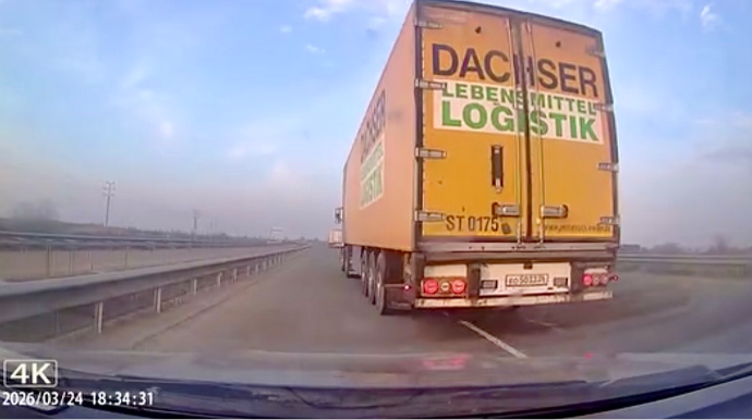 Qəfil manevr edən sürücü təhlükə yaradıb azyaşlı sərnişini qorxuya saldı   - VİDEO