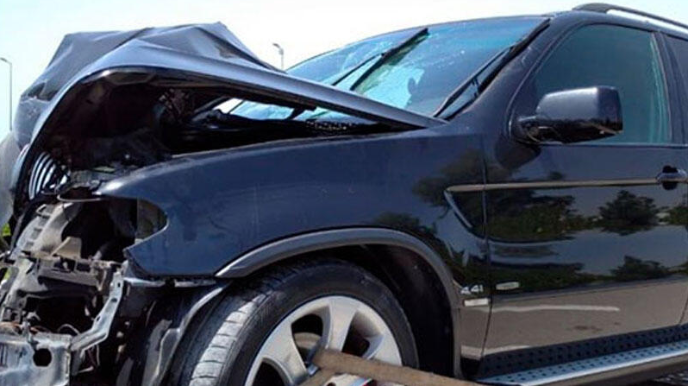 Azərbaycanda dəhşətli qəza - "X5" mikroavtobusa çırpıldı, yaralılar var 