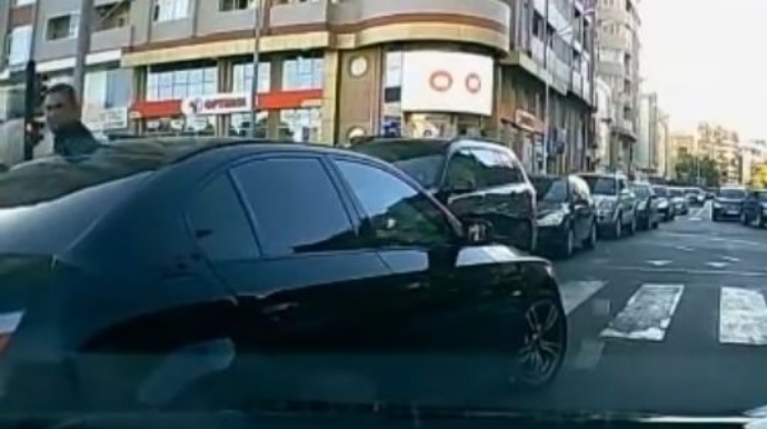 Bakıda qayda pozan sürücü qabaqdangəlmişlik etdi - VİDEO