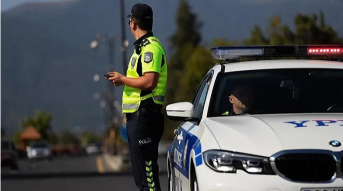 Azərbaycanda yol polisinə tabe olmayan məmur HƏBS OLUNDU 