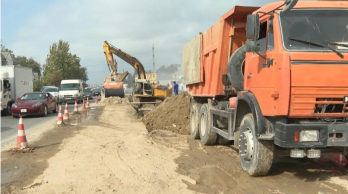 Binəqədi şosesində aylarla davam edən qazıntı işləri nə vaxt yekunlaşacaq? - VİDEO 