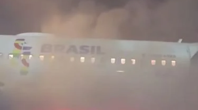 Göyərtəsində insanların olduğu təyyarə yandı 