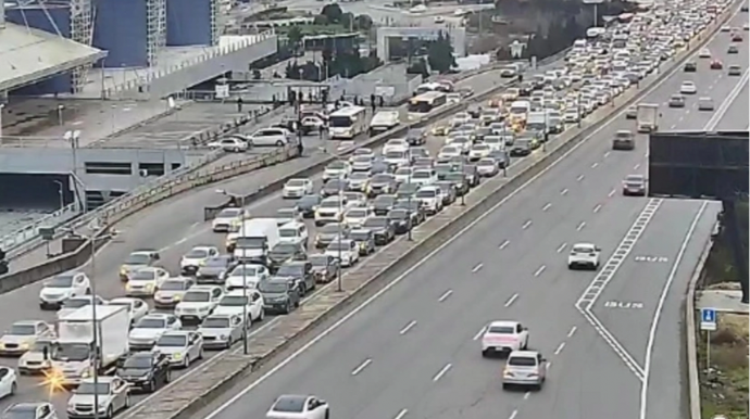 Bu yollarda tıxac var - SİYAHI 