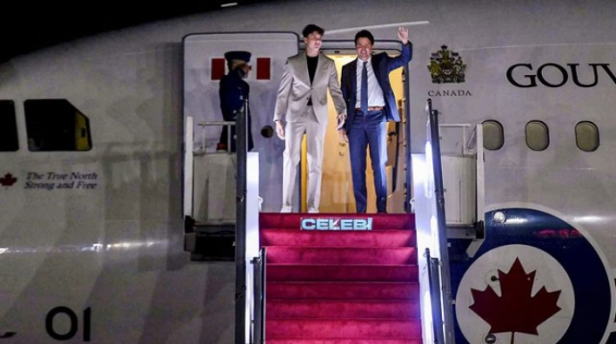 Təyyarəsi xarab olan Trüdo Hindistanı tərk edə bilmədi 