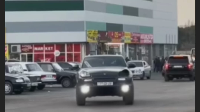 "Porsche"ni "avtoş" maşınına çevirdi: "peredok", "kor fara"...  - VİDEO