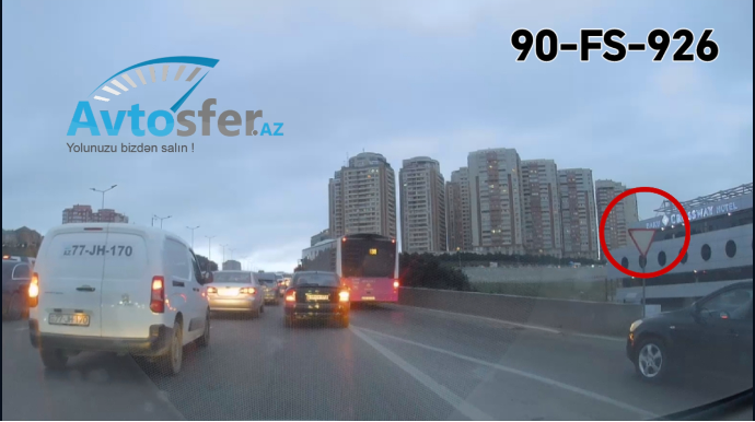 Sürücülərin əksəriyyəti bu nişana əməl etməyib qəza vəziyyəti yaradır - VİDEO