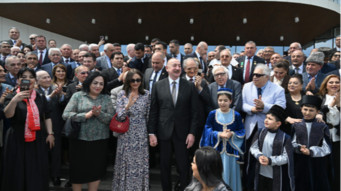 Prezidentlə xanımının incəsənət xadimləri ilə səmimi - GÖRÜNTÜLƏRİ 