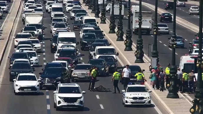 Keçidin yaxınlığında maşının üstünə cuman piyada öldü - FOTO - REAL VİDEO