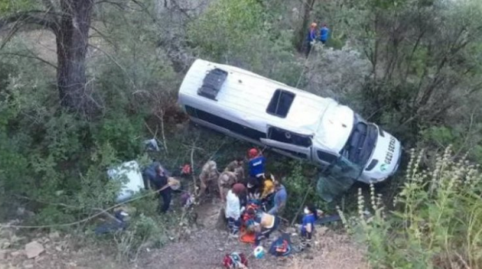 Türkiyədə mikroavtobus qəzası: 19 yaralı 