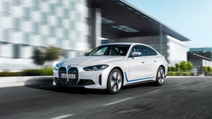 "BMW" yeni elektrik avtomobilini təqdim etdi - FOTOLAR 