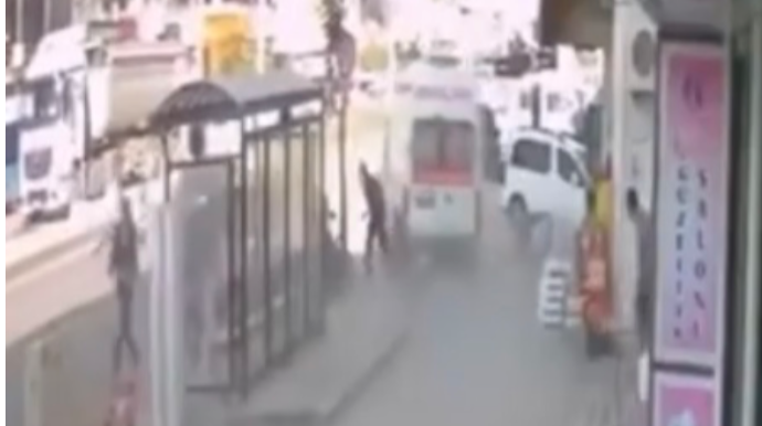 Təcili tibbi yardım avtomobilini qaçırdı, yolda dəhşət saçdı - ANBAAN VİDEO  