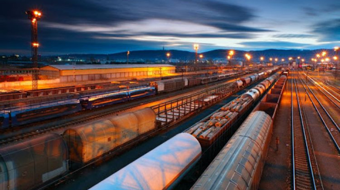Azərbaycanda dəmir yolu ilə yük və sərnişin daşımaları cüzi artıb
