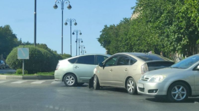 Bakıda “Prius”lar bir-birinə çırpıldı - VİDEO 