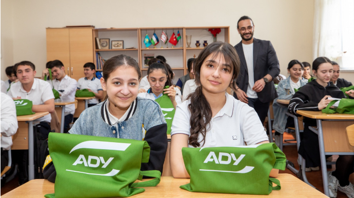 ADY dəmir yollarında təhlükəsizlik qaydalarını məktəblərdə öyrədir - FOTO