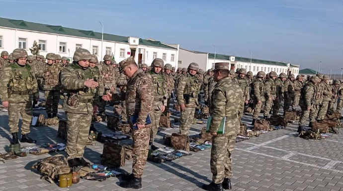 Hərbi hissələrdə döyüş texnikaları yoxlanılır - VİDEO