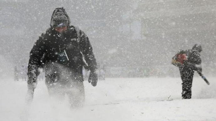 Qazaxıstanda qar fırtınası nəticəsində 16 avtomobil toqquşub, ölən var