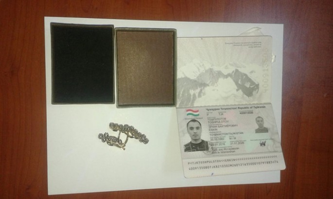 14 brilyant dəst və qızıl aparan şəxslər saxlanılıb - FOTO