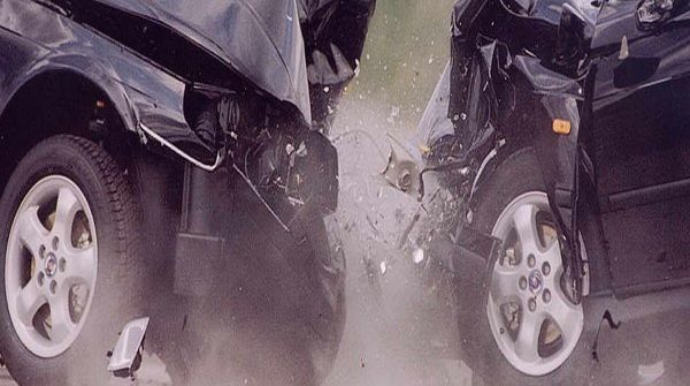 Şəmkirdə 2 avtomobil toqquşdu, xəsarət alanlar var 