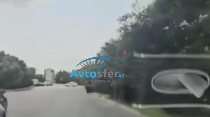 “Neftçilər” metrosu yaxınlığındakı bu işıqforda tez-tez qəza baş verir – ŞİKAYƏT - VİDEO