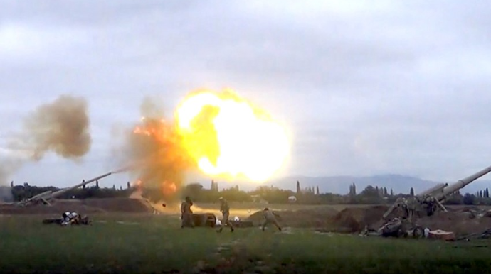 Azərbaycan Ordusu düşmən mövqelərinə artilleriya zərbələri endirir  - VİDEO