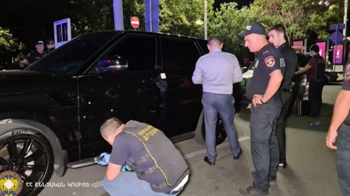 Yerevanda iş adamını "Range Rover"ində güllələdilər