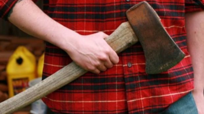 Azərbaycanda dəhşətli qətl: İki qardaş əmilərini baltaladı